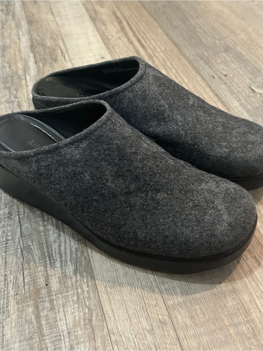 Vintage Ann Taylor Clogs 6.5 Gray Flannel Anti COMFY Shoes Minimalist Boho Y2k